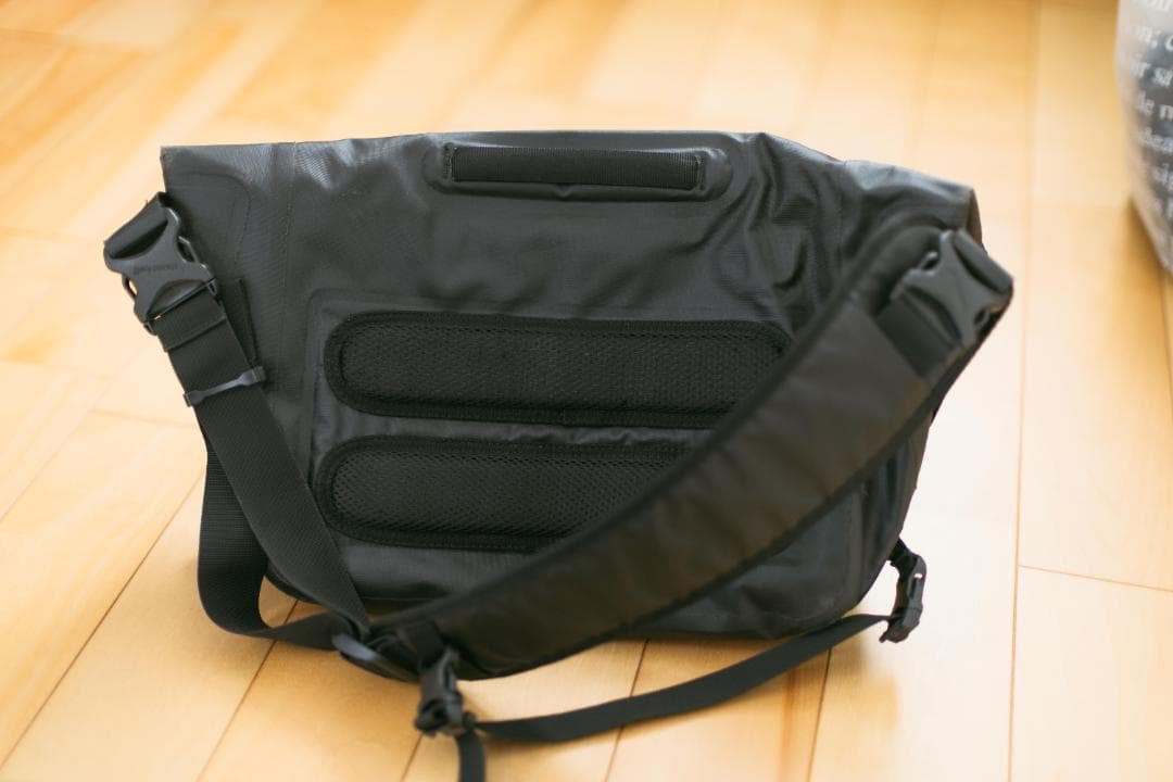 mont-bell ドライメッセンジャーバッグ グレー Sサイズ