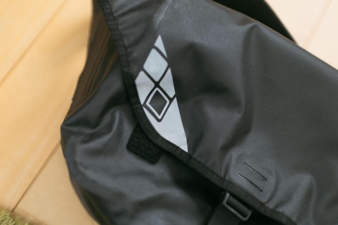 mont-bell ドライメッセンジャーバッグ グレー Sサイズ