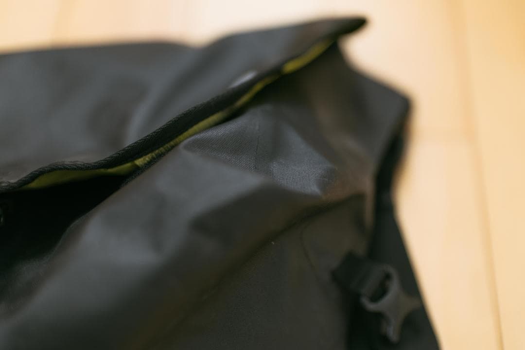 mont-bell ドライメッセンジャーバッグ グレー Sサイズ