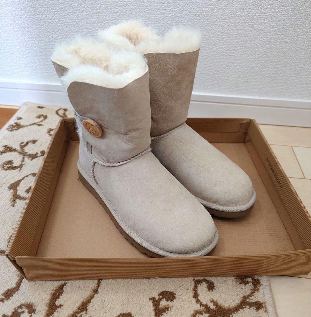 UGG W BAILEY BUTTON 5803 ムートンブーツ