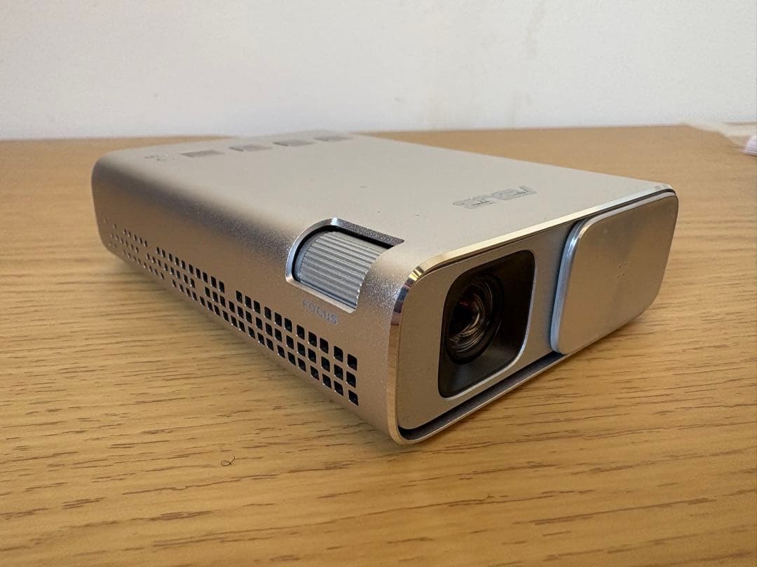 プロジェクター　ASUS ZenBeam E1 ＋JOBYゴリラポッド三脚セット