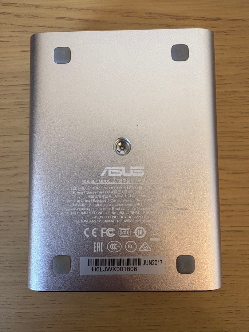 プロジェクター　ASUS ZenBeam E1 ＋JOBYゴリラポッド三脚セット