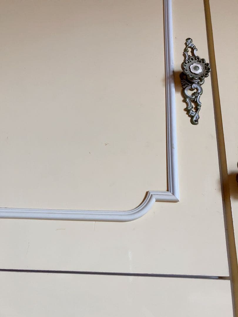 昭和レトロ　タンス　クリーム色　ハンガー掛けあり　子供用　育児タンス　幼児