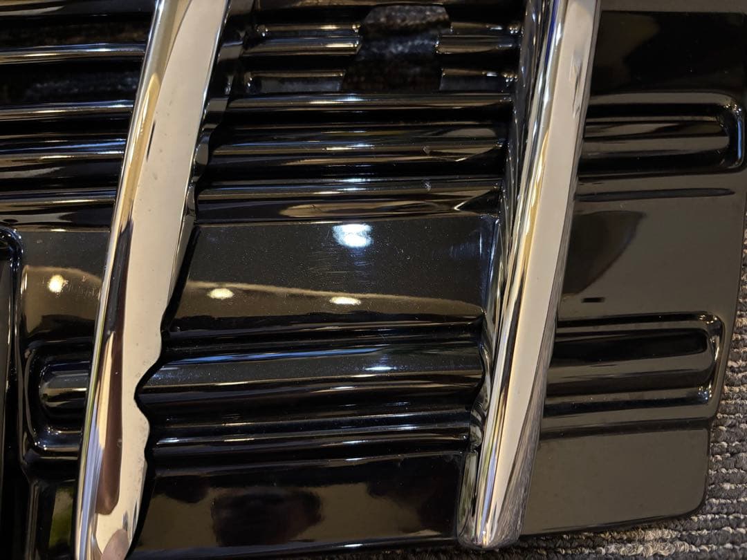 アルファード30系フロントグリル(縦グリルブラック塗装)