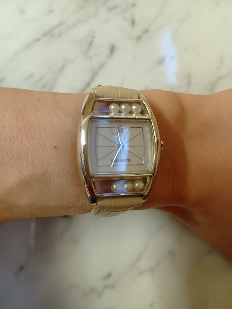 【美品/レザー&電池交換済】MIKIMOTO パール装飾 ベージュレザー腕時計
