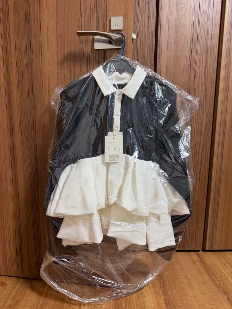 【新品タグ付き】THE TOE Hydra Peplum tops S サイズ