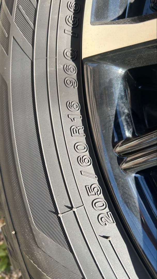 最終値下げ交渉可　美品　90系ヴォクシー　スタッドレスタイヤ205/60R16