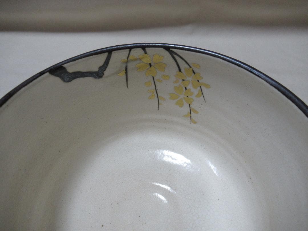 京焼水無月窯　藤谷芳哉造　銹絵（さびえ）金彩桜絵　茶碗　共箱