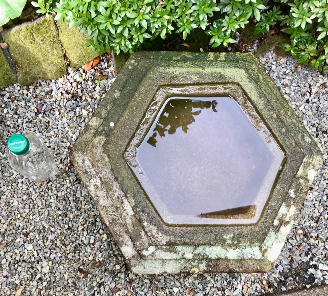 【天然自然石・見立て水鉢・蹲・向鉢】庭石オブジェ置物ガーデニングバードバス造園