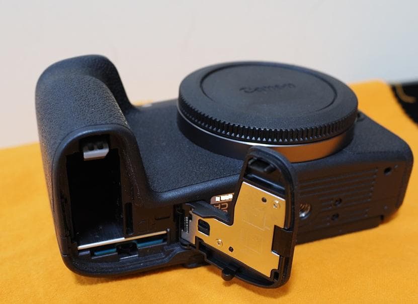 【美品】Canon EOS R8