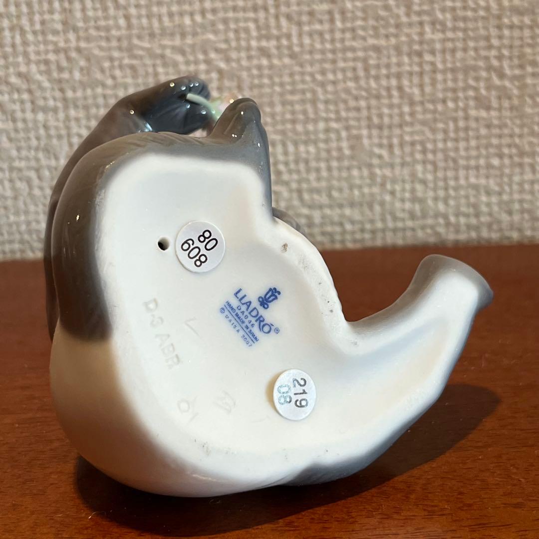 超美品　リヤドロ　パンダ　紫の花　フィギュリン　人形　陶器　置物　E オブジェ