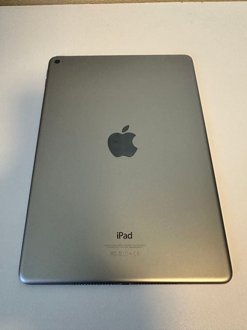 Apple iPad Air2 シルバー 本体　充電ケーブル付き