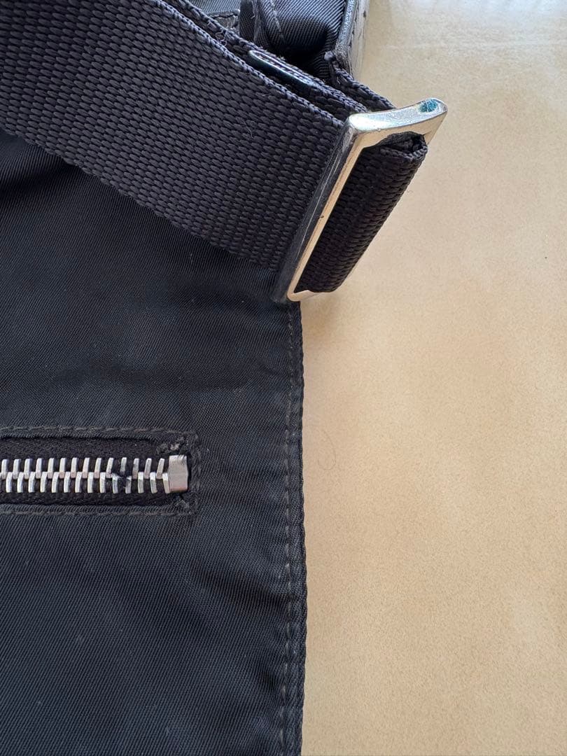 PRADA プラダ ショルダーバッグ ワンショルダー 三角ロゴ 斜め掛け