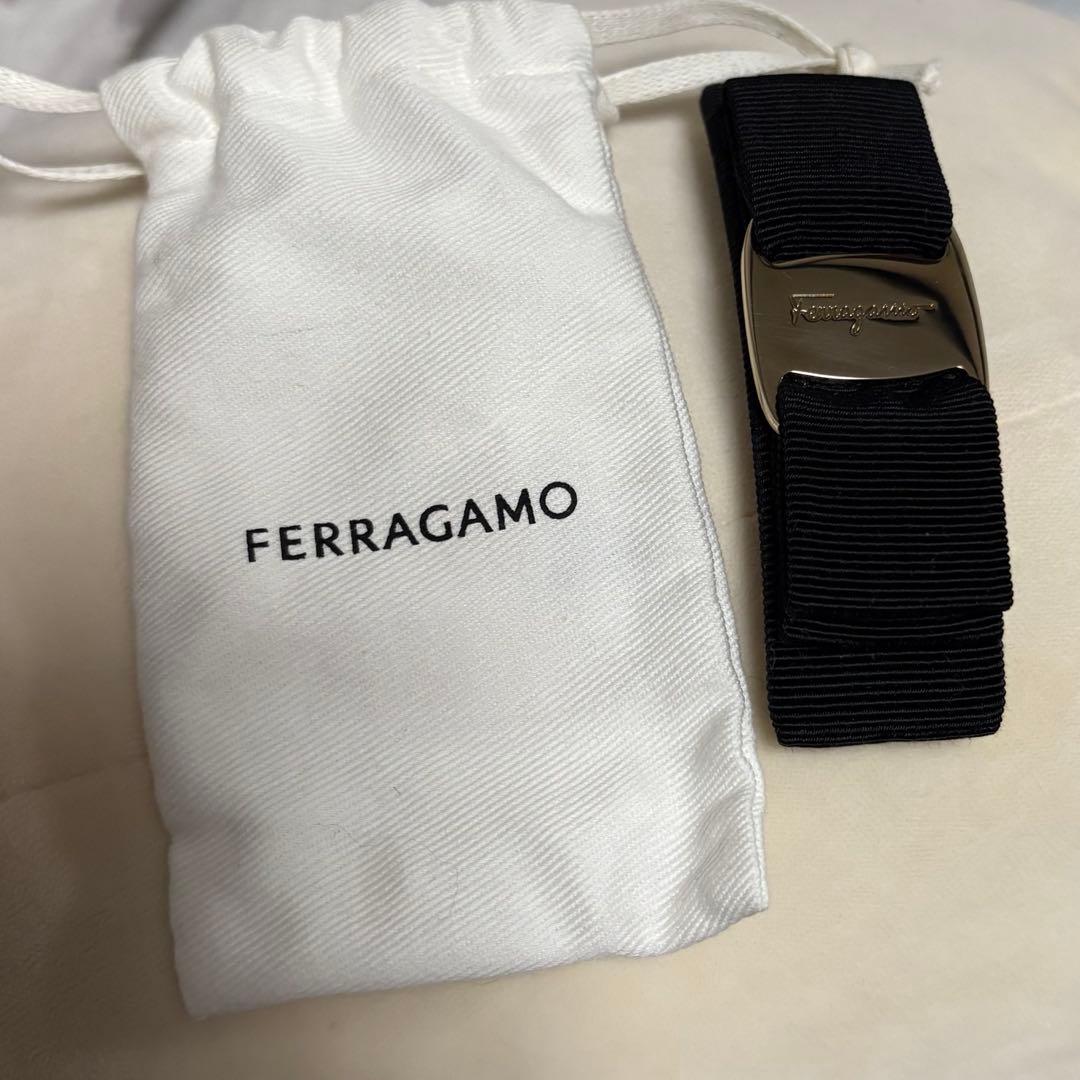 サルヴァトーレフェラガモ ヴァラリボン バレッタ