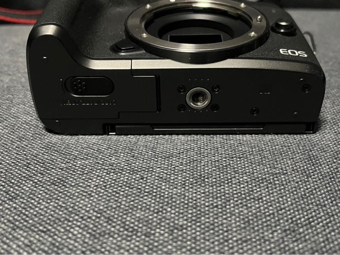 レンズ付‼️Canon EOS M5 ミラーレス一眼カメラ