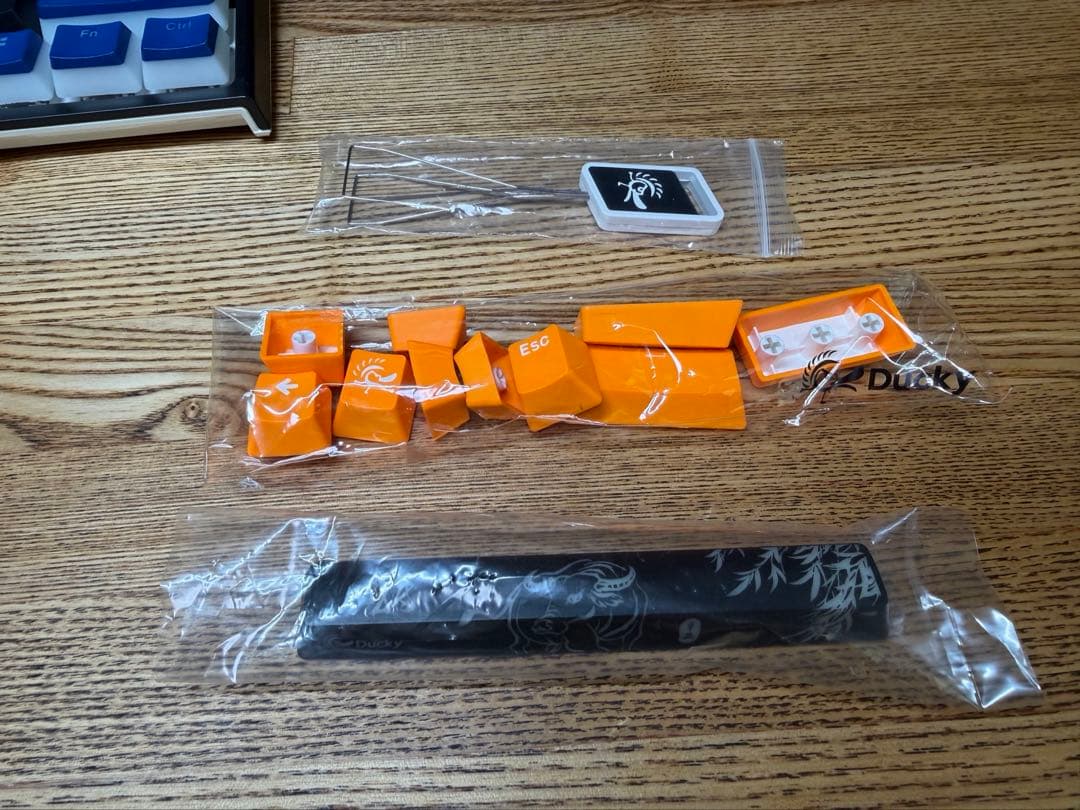Ducky One 2 mini（静音赤軸 US配列）とキーキャップのセット