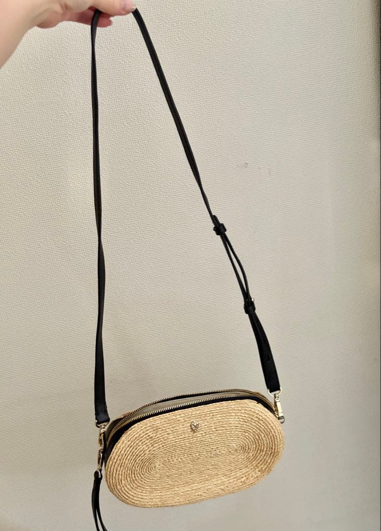⭐︎未使用　HELEN KAMINSKI ストロー かごバッグ　ストラップブラック