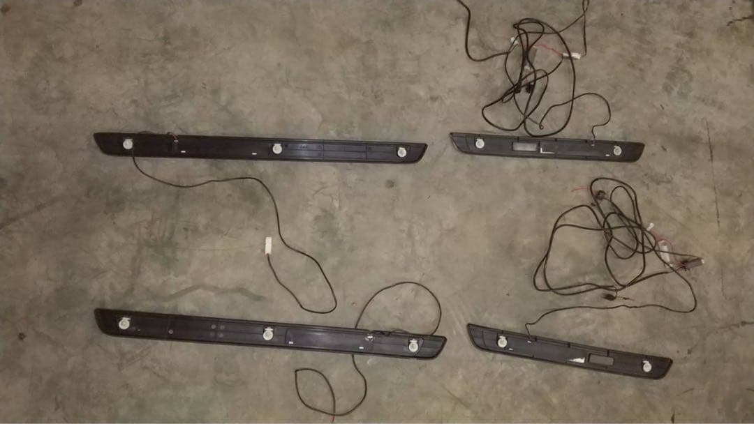 CROWN LEDスカッフプレート 4点セット