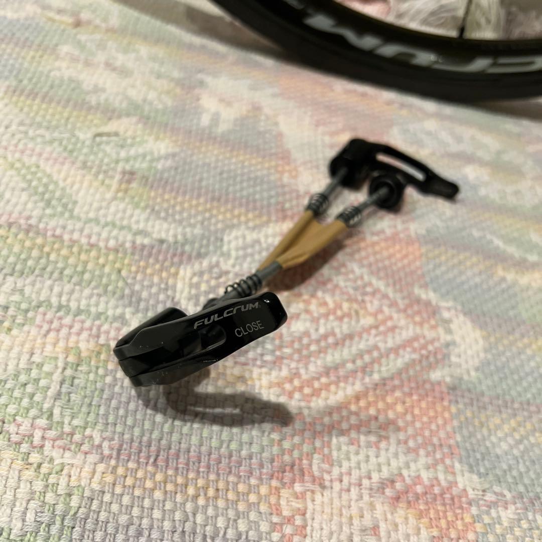 レーシングクアトロカーボン　クリンチャー，リムブレーキ，シマノフリー