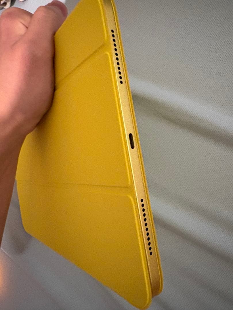 ipad A16 Wi-Fiモデル128GB イエロー　11インチ純正ケース付き