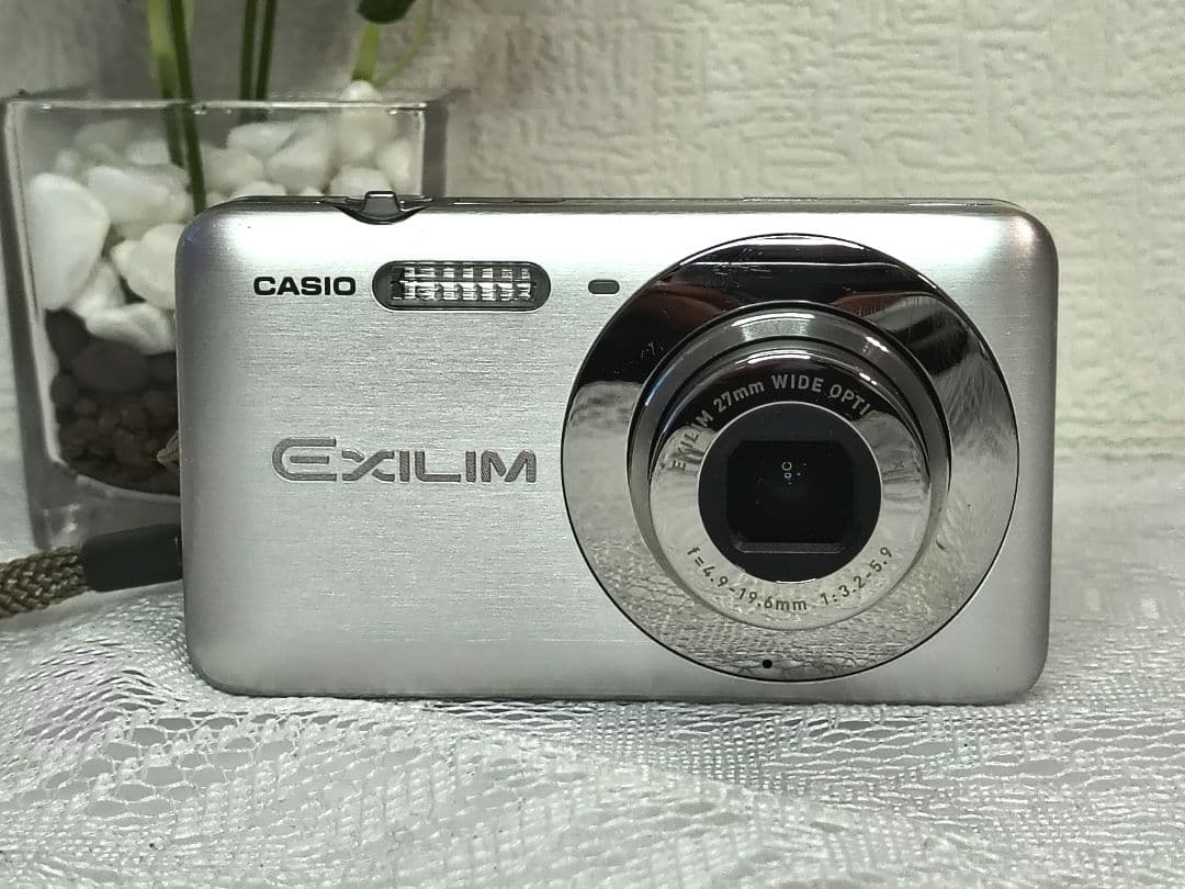 (美品) カシオ コンパクトデジタルカメラ EX-Z800