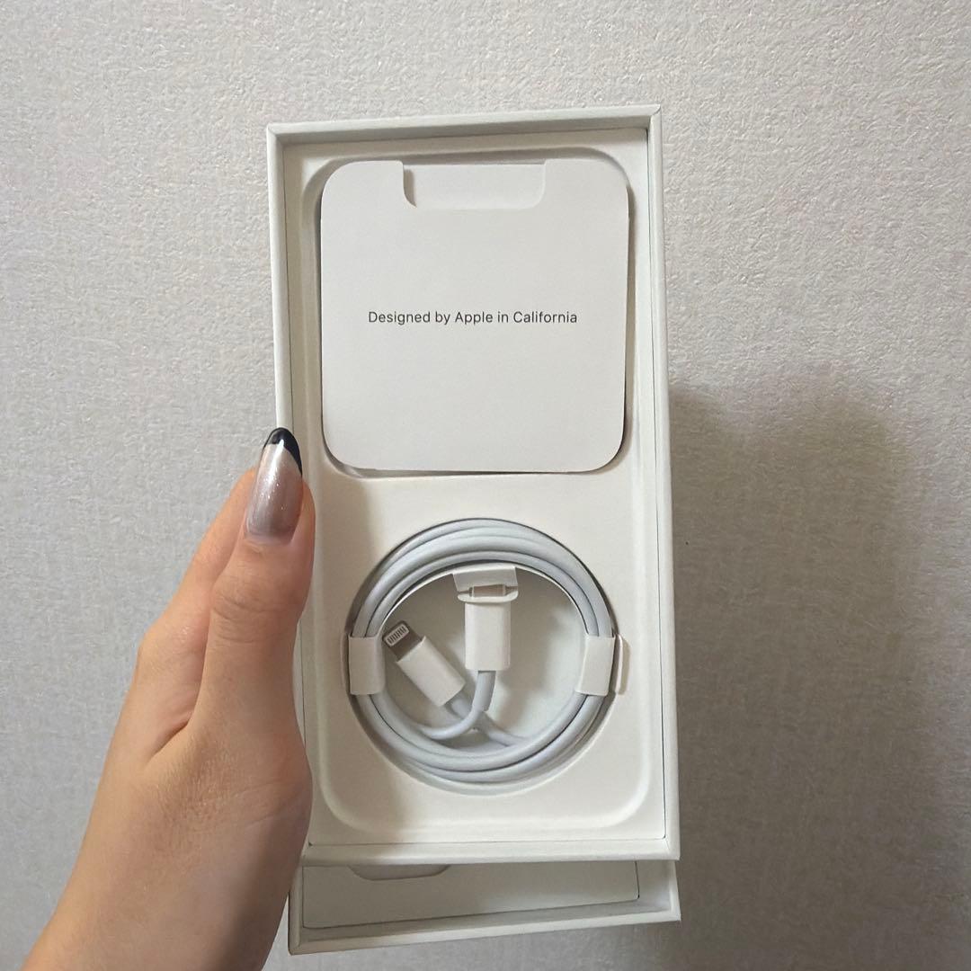 【傷無し】Apple iPhone 13 ホワイト 本体 充電ケーブル付き