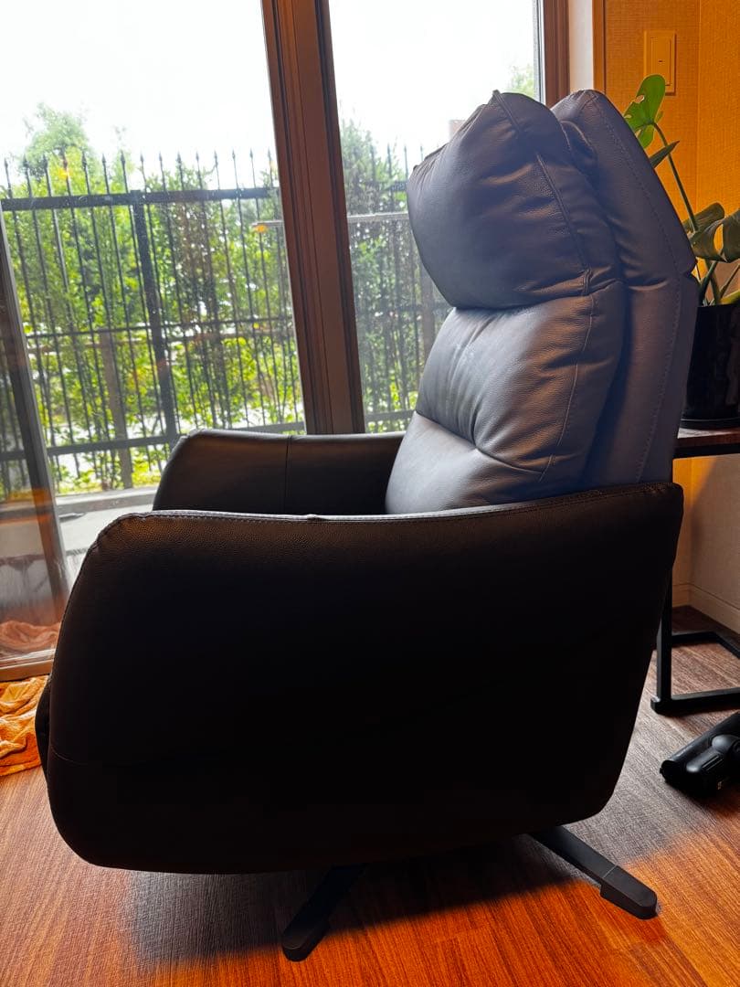 美品　ニトリ 電動リクライニングパーソナルチェア(2モーター LE01 BK)