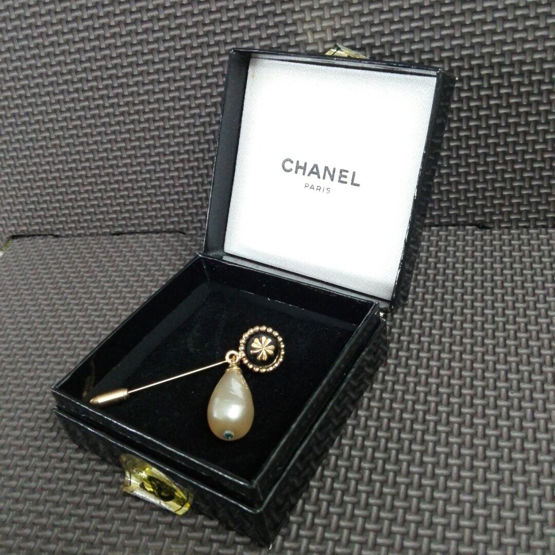CHANEL　ピンブローチ　パール付き