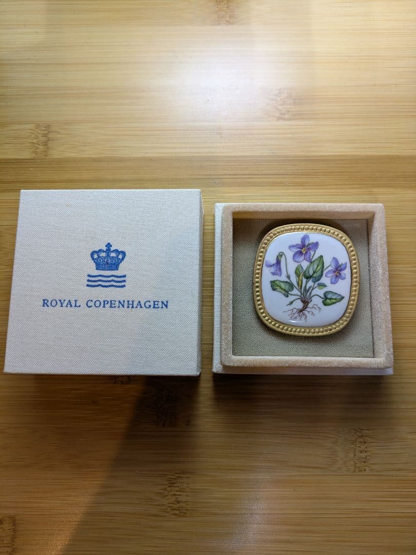 ロイヤルコペンハーゲン　ブローチ　フローラダニカ