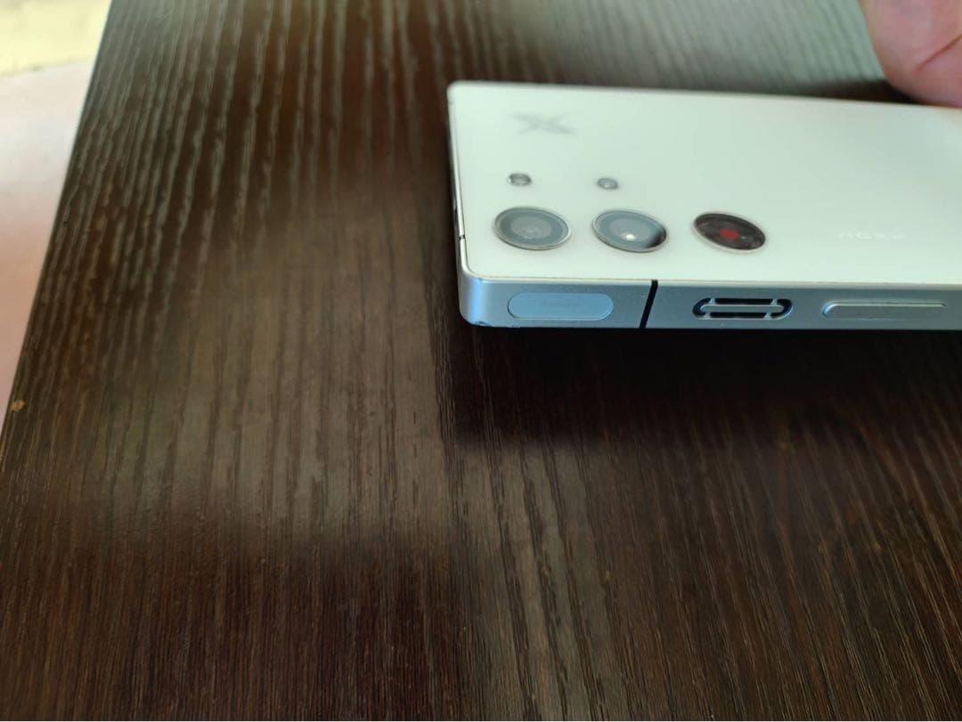 REDMagic 10Pro ゲーミングスマートフォン ホワイト、充電器