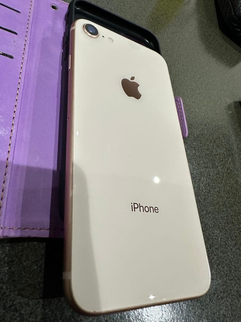 iPhone 8 ⭐︎手帳型ケース付き