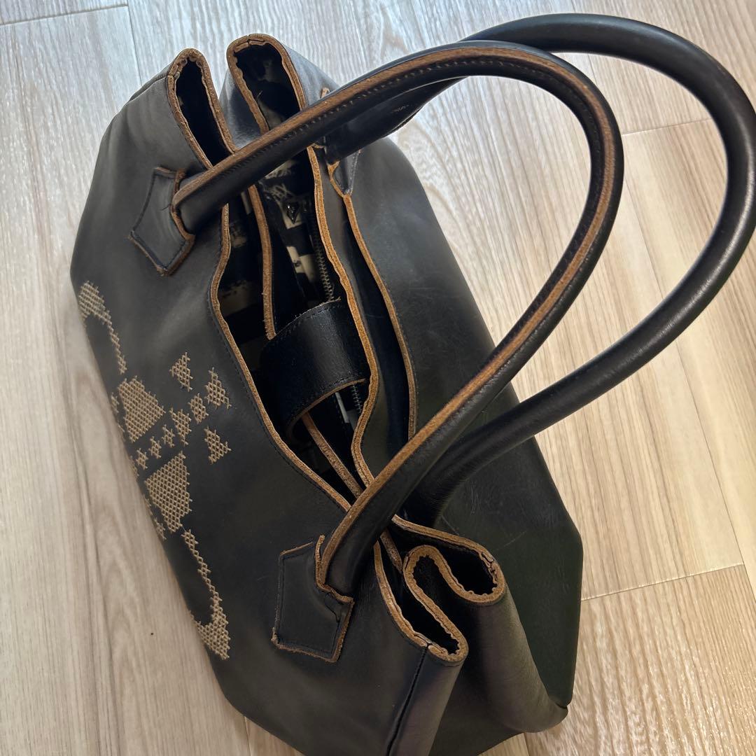 【ピンクの猫さん専用】ヴィヴィアン黒レザー刺繍デザインハンドバッグ