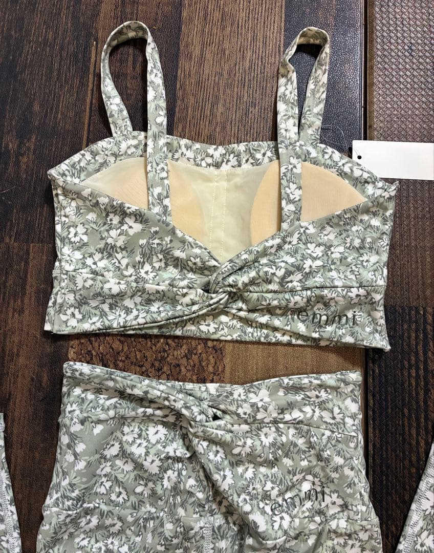 極美　emmi yogaエミヨガ　ヨガウェア　マーガレット柄　バッグクロス　黄緑