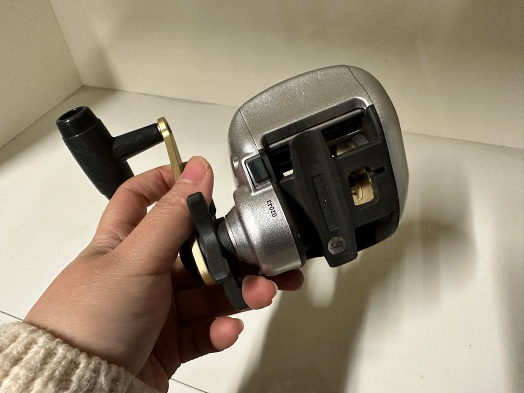 SHIMANO ベイトリール 1000 シルバー/レッド
