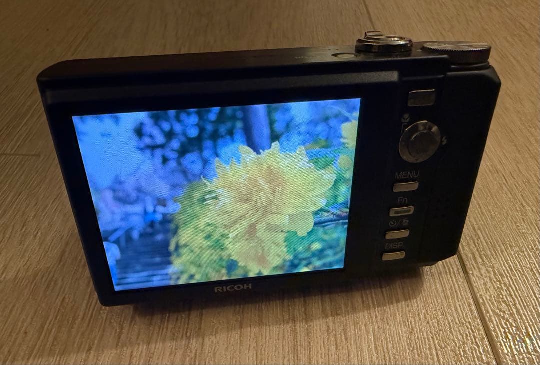リコーR10 コンパクトデジカメ（おまけつき）