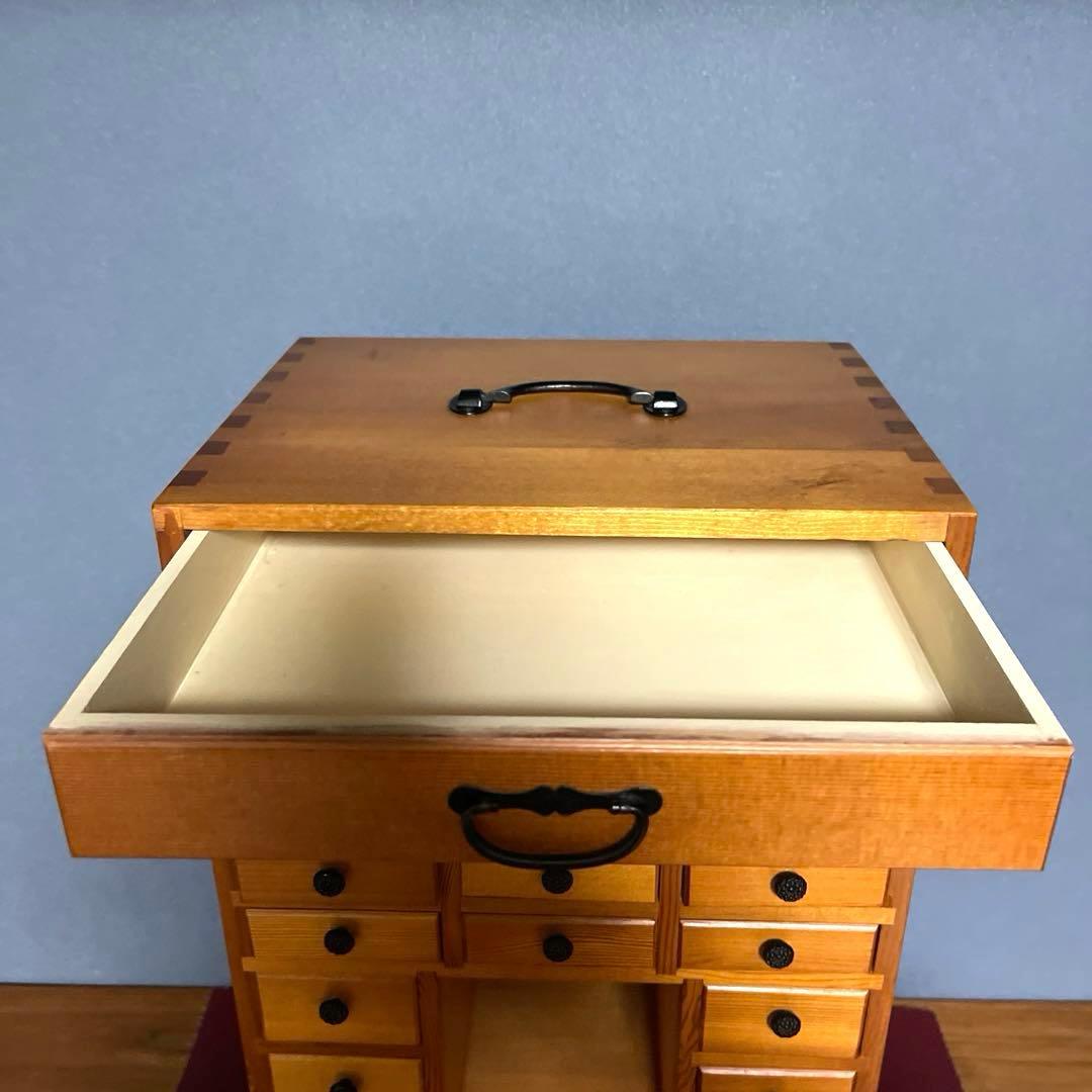 『小物入れ』22個　多段引き出しキャビネット　自然な木目仕上げ　薬棚薬箪笥