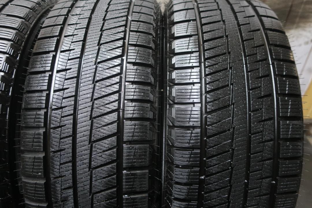 khey様　送料込み　 205/50R17 バリ溝 ロクサーニ タービンRE