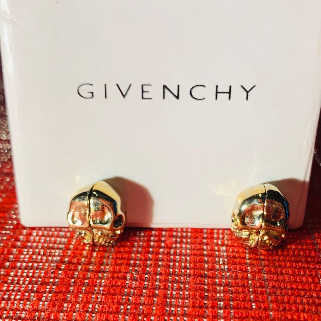 GIVENCHY マグネットピアス(両耳用)