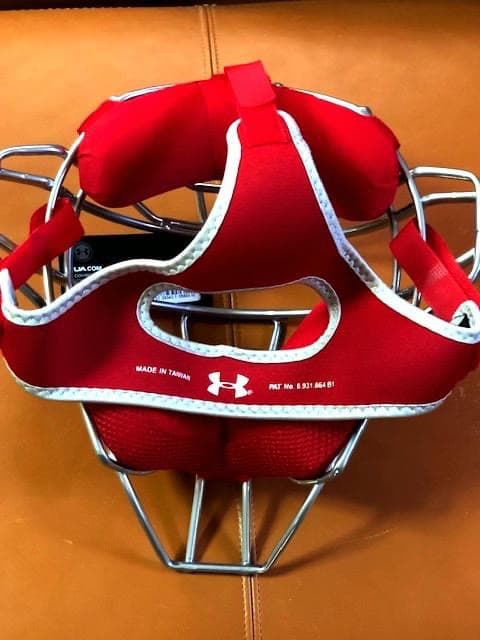 新品2026年アメリカ限定最高級アンダーアーマー☆キャッチャーマスク＋ヘルメット
