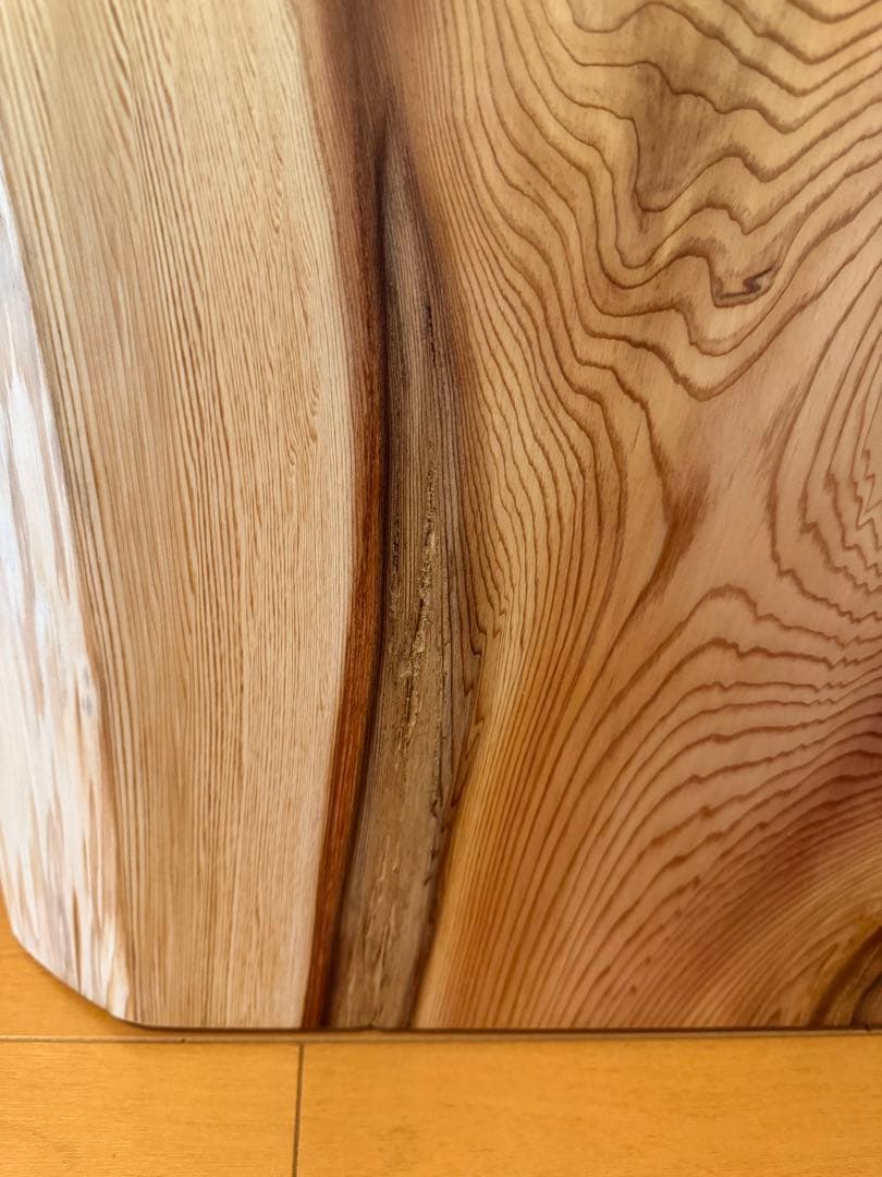 天然杉一枚板でか節テーブル 両面使用可能蜜蝋クリーム仕上げ‼️