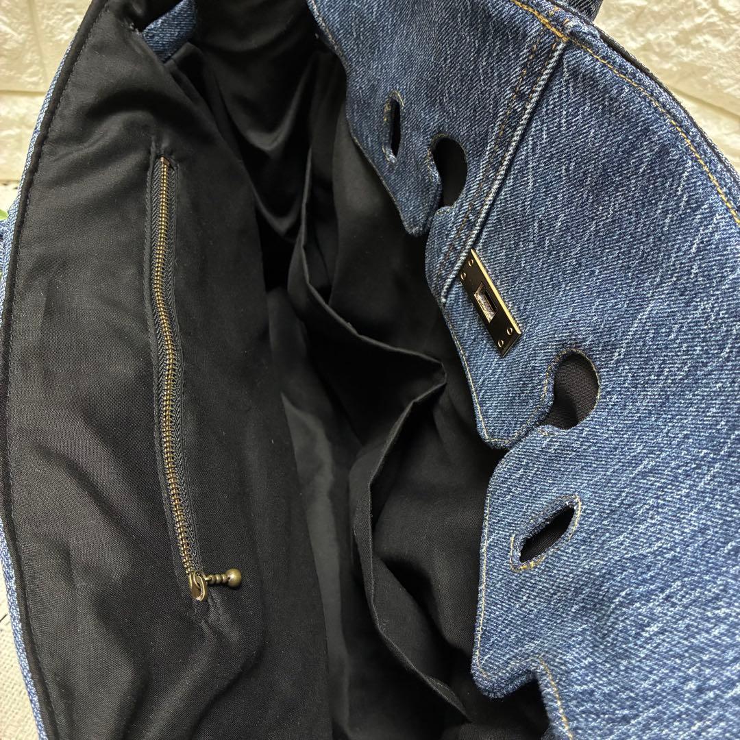 デニムリメイク フラップ付きトートバッグ　M サイズ　やや濃いミディアムブルー