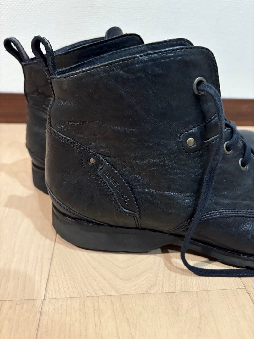 DIESEL ブラックレザーミッドカットブーツ