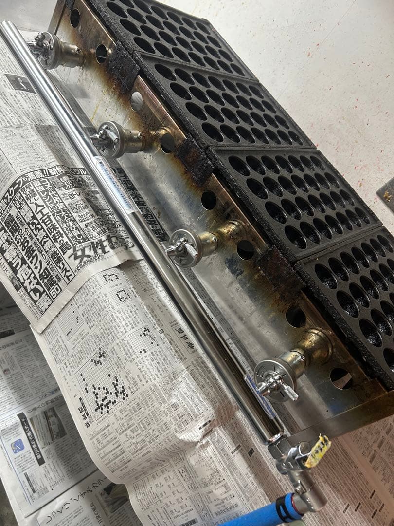 値下げしました【引き取り限定】たこ焼き器28穴　ガスバーナー付鉄鋳物4連 業務用