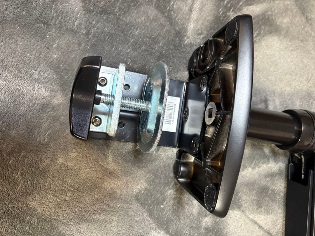 モニターアームamazonベーシック+プロテクター