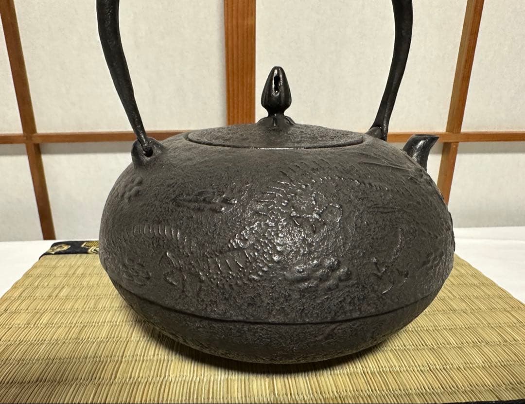 本番盛岡 薫山 南部鉄器 鉄瓶 平丸型 雲龍 1.6リットル 新品未使用品