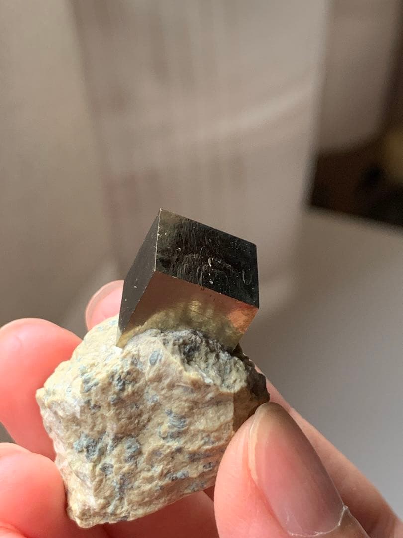 最上級！　パイライト　キューブ型原石　黄鉄鉱　鉱物標本　珍品　水石　根付　翡翠