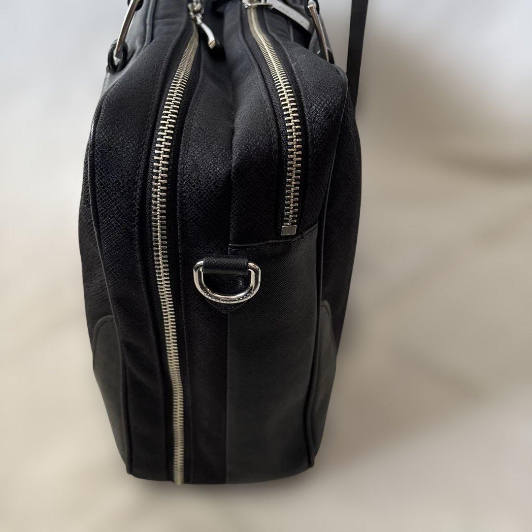 人気✨ペッレモルビダ　ビジネスバッグ 黒　レザー　2層　パソコン収納可能