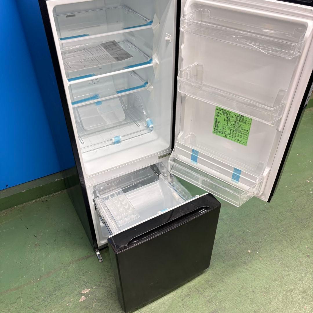 681 ヤマダセレクト冷蔵庫　100L強　右開き　小型　一人暮らし　2ドア　黒色