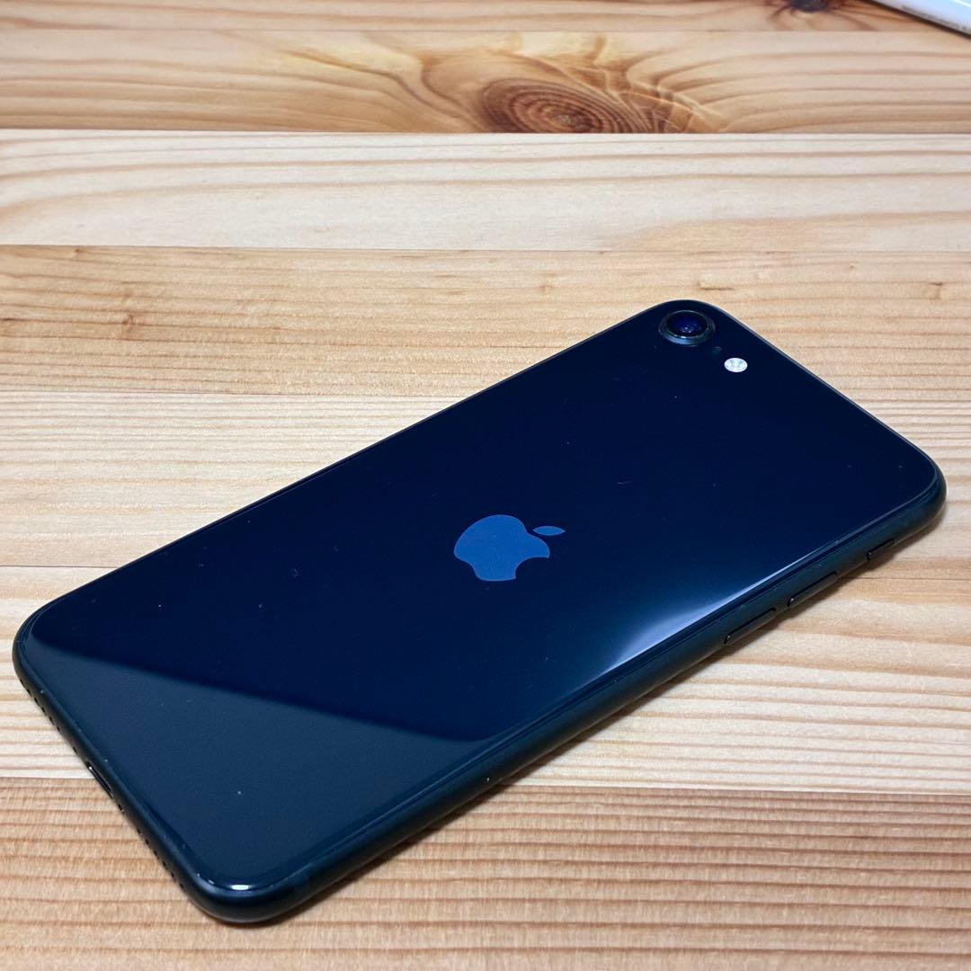 a*i様 バッテリー新品　iPhoneSE第3世代64GB SIMフリー　美品