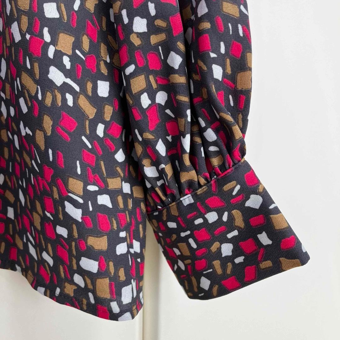 アナイ イレギュラースクエアプリントタイ付き ブラウス チャコールグレー 38